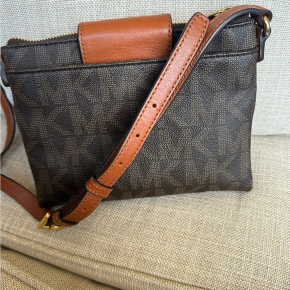 Michael Kors Fulton Crossbody Bag Brown Monogram - Picture 7 of 17